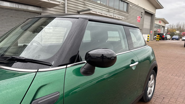 MINI Hatchback 1.5 Cooper Classic 3dr Auto Petrol Hatchback